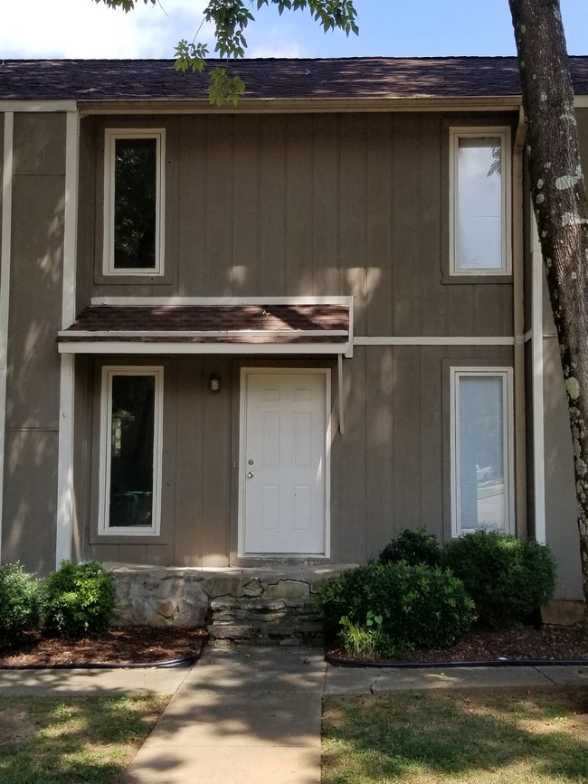 Building Photo - 9008 Mahogany Row SE