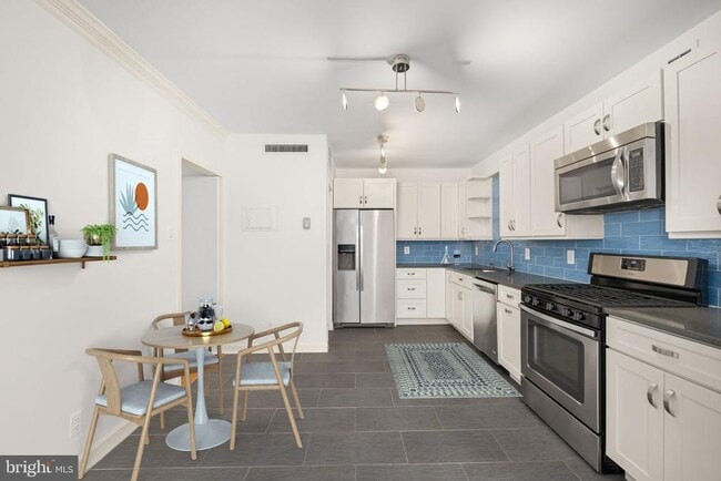 Building Photo - 4100 Cathedral Ave NW