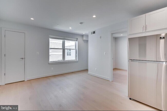 Building Photo - 5408 1st Pl NW