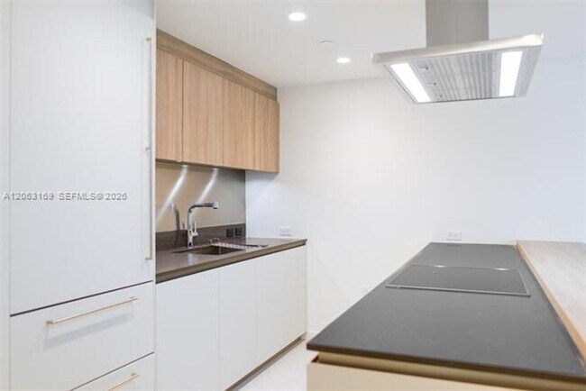 Photo - 1000 Brickell Plz cu-4205 Apartment