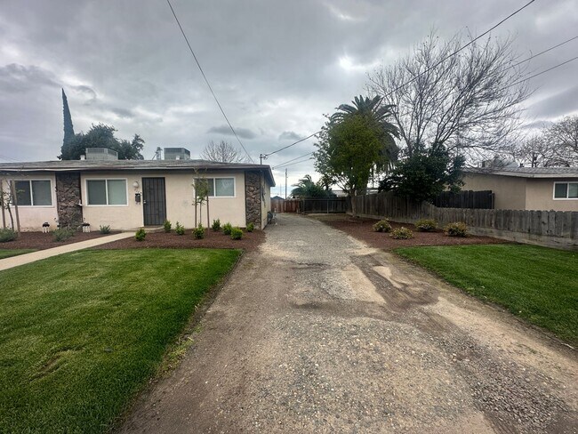 Foto del edificio - 420 - 424 S Walnut Ave, Ripon