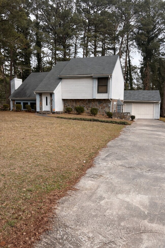Foto del edificio - 6798 Collier Way