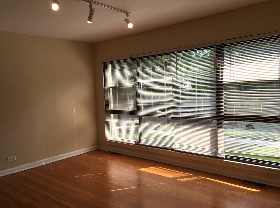 1934 Linden Ave Unit B, Highland Park, IL 60035 Apartments in