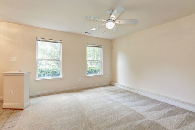 Building Photo - 3 Bed 3.5 Bath - Silver Spring Townhouse -...