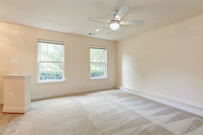 Foto del edificio - 3 Bed 3.5 Bath - Silver Spring Townhouse -...