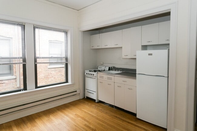 Building Photo - 1036 Dempster St