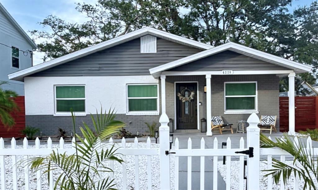Foto principal - 6220 Interbay Ave