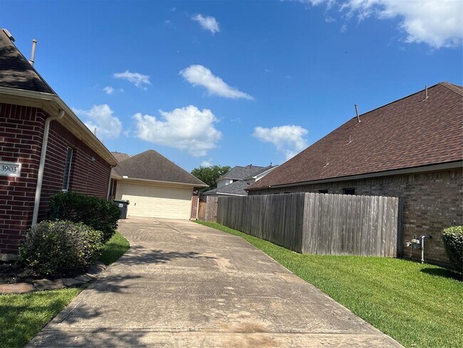 Foto del edificio - 3903 Somerville Lake Ct