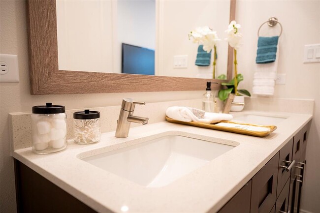 Foto del edificio - 15042 Gardenberry Ln