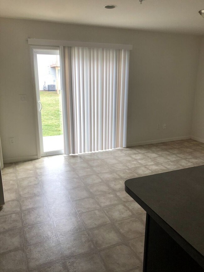 Foto del edificio - Beautiful 3 Bedroom, 2.5 Bath Townhome in Dallastown School District!