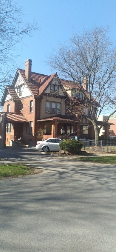 Primary Photo - 314 E Lincoln Ave