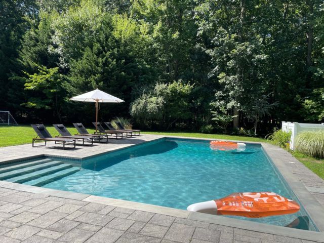 Building Photo - 4 Crescent Way