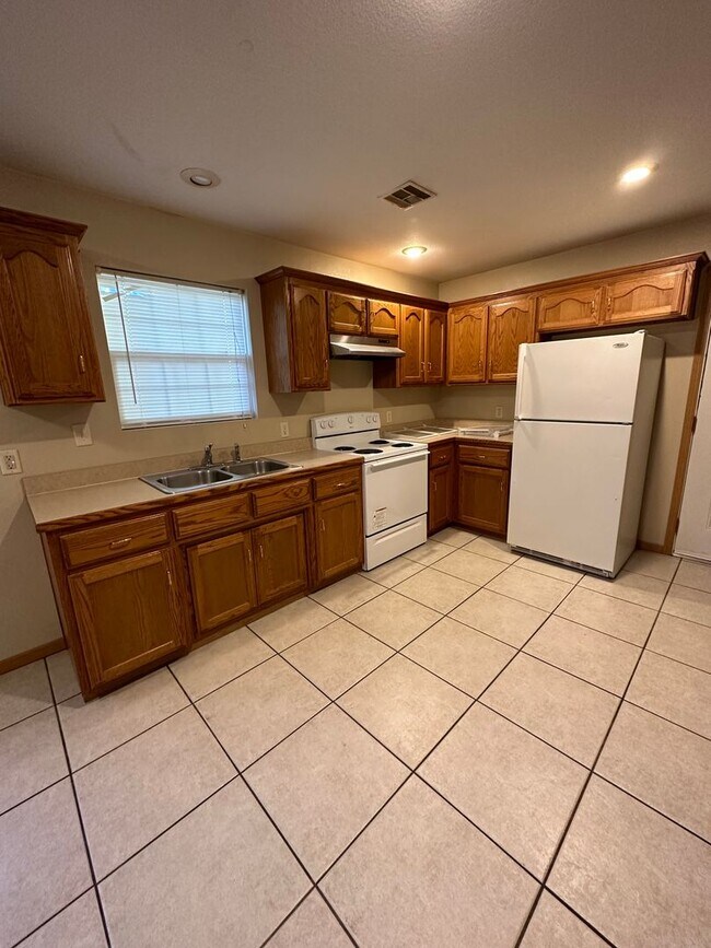 Foto del edificio - 2 Bedroom, 1.5 Bathroom House for Rent!