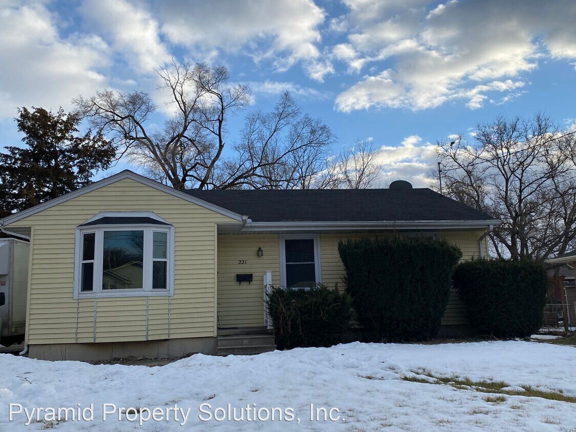 Primary Photo - 3 br, 1 bath House - 221 E Sheridan Ave