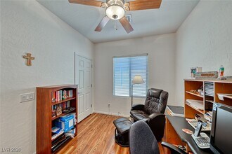 Building Photo - 6159 Isola Peak Ave