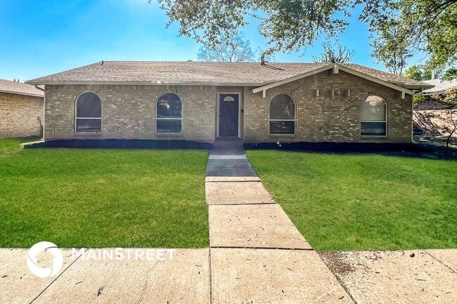 Building Photo - 450 Thistle Dr