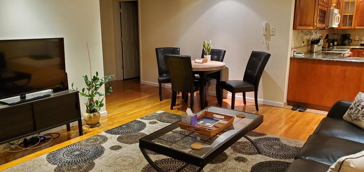 Foto principal - 7417 JFK Blvd E
