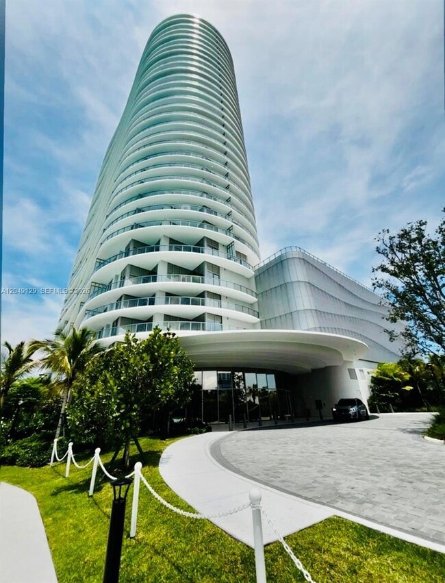 Building Photo - 2411 Laguna Cir