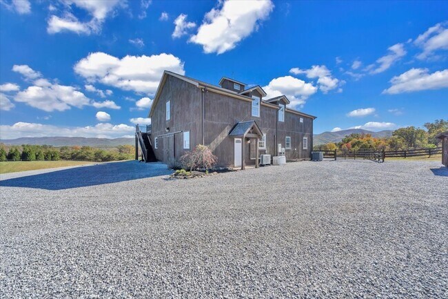 Foto del edificio - 1180 Longfield Rd