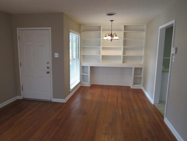 Building Photo - 3-BEDROOM HOME IN TERRELL HEIGHTS