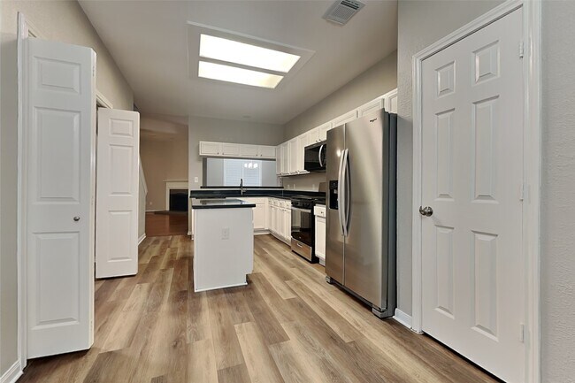 Building Photo - 14422 Bladenboro Dr