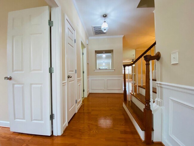 Foto del edificio - Luxury 3 Bedroom  Townhome in South Durham...