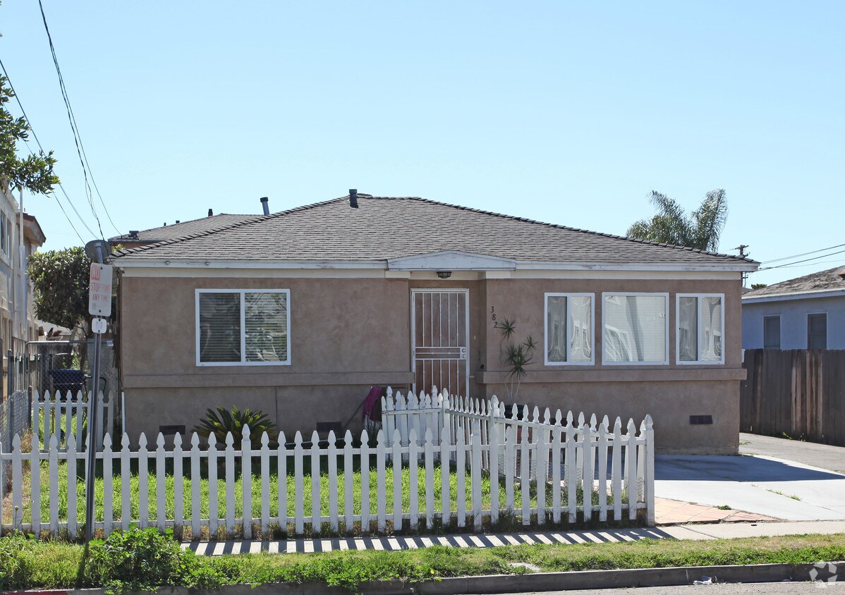 Building Photo - 382 Vance St