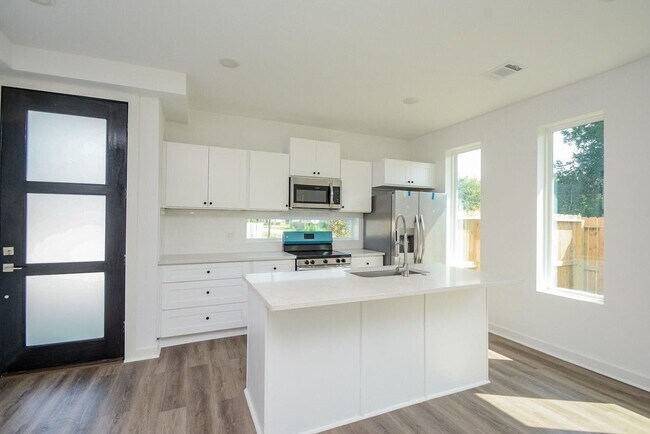 Foto del edificio - 4358 Clover St