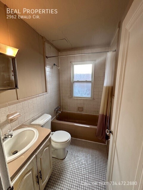 Building Photo - 2962 Ewald Cir