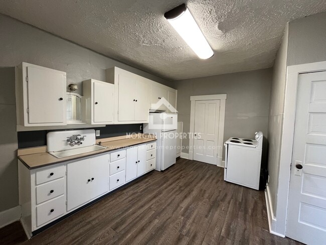 Building Photo - 1102 Spring St