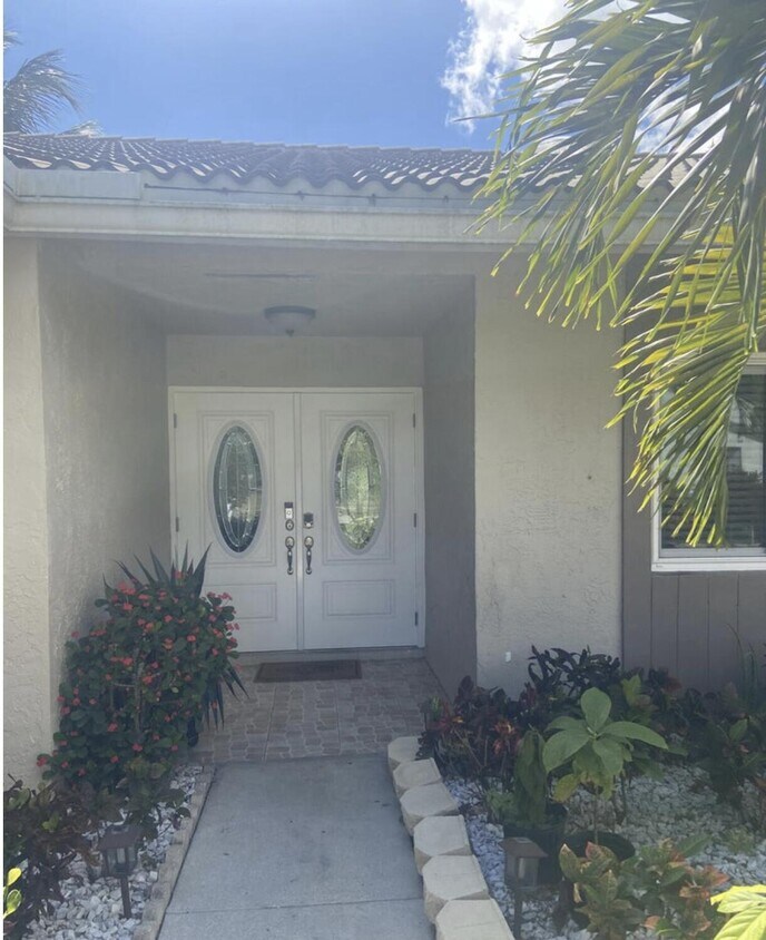 Primary Photo - 6004 Strawberry Lakes Cir