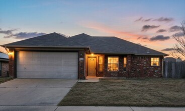 Building Photo - 2403 Moonstone Dr