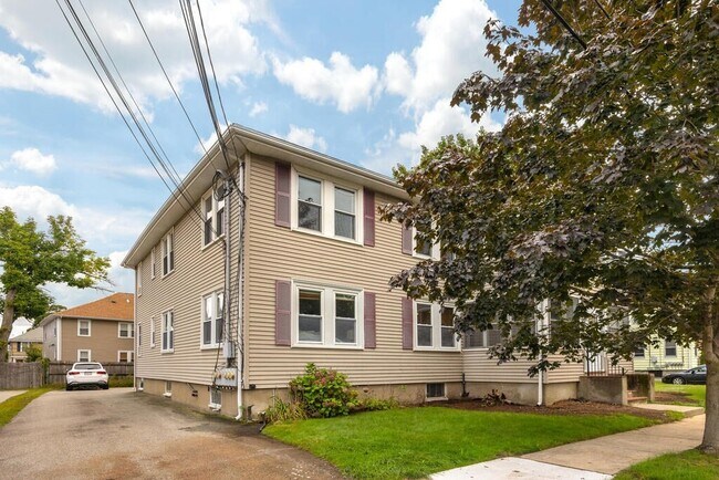 Building Photo - 37 Everett St