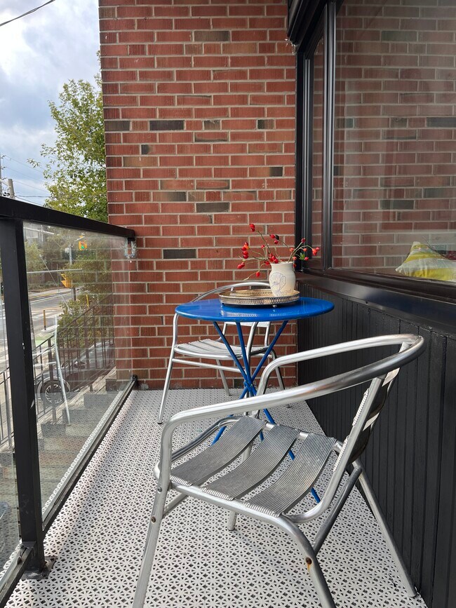 Photo du bâtiment - 1042 Davenport Rd