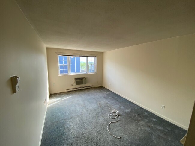 Building Photo - 74 Craigie St