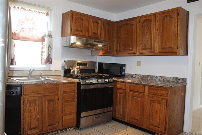 Building Photo - 426 Dunham Ave