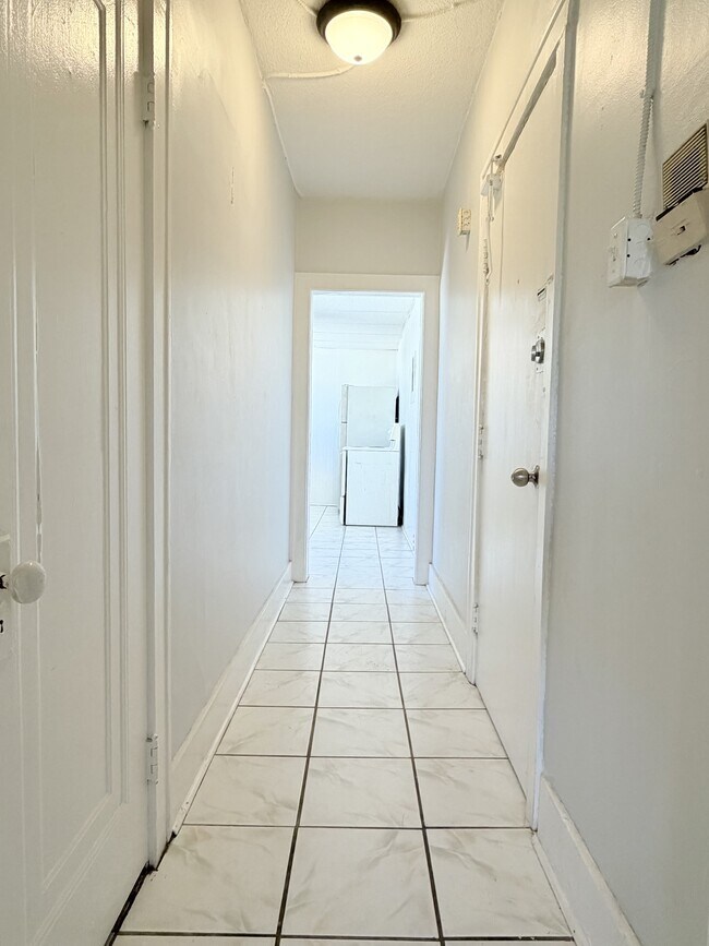 Photo du bâtiment - 1441 Wyandotte St E