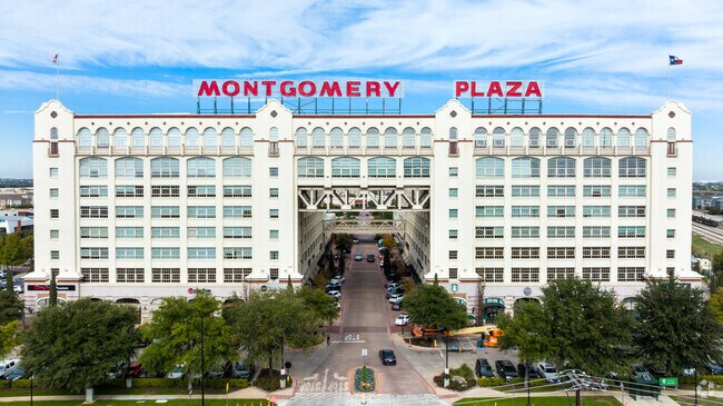 Primario - Montgomery Plaza