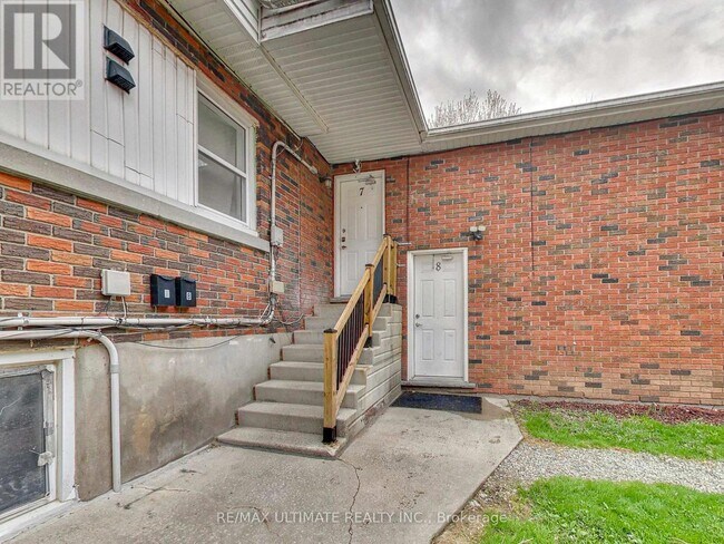 Building Photo - 135 Chatham St
