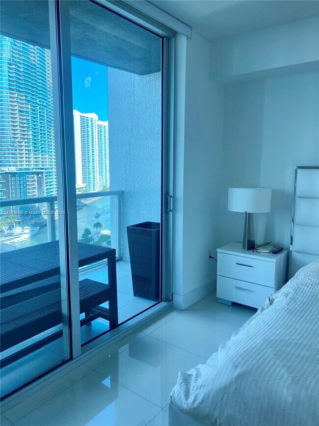 Foto del edificio - 500 Brickell Ave