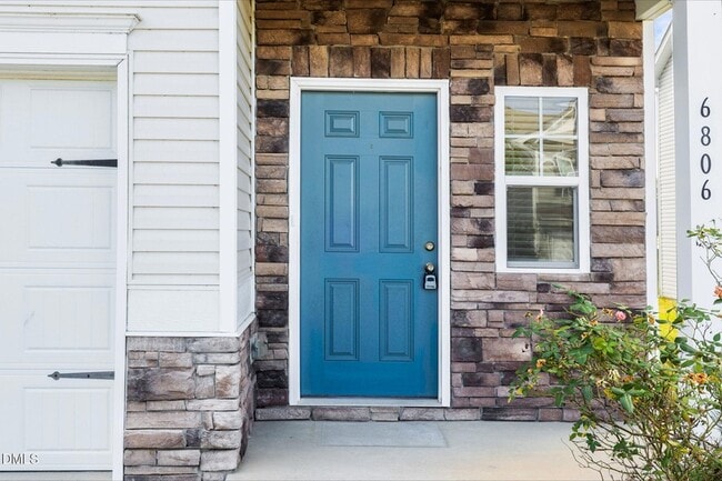 Building Photo - 6806 Shane Dr