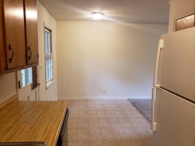 Foto del edificio - 5521 Old Buncombe Rd