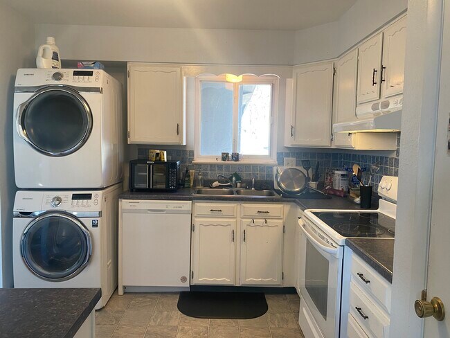 Cocina - 6630 Nokomis Cir