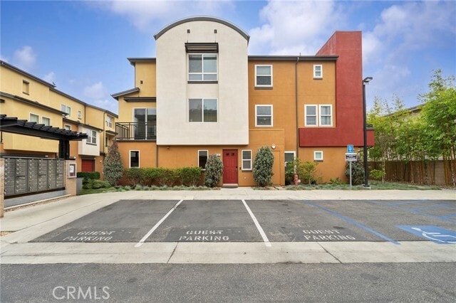 Foto del edificio - 8620 Belford Ave