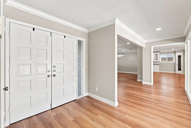 Building Photo - 5522 Dumfries Dr