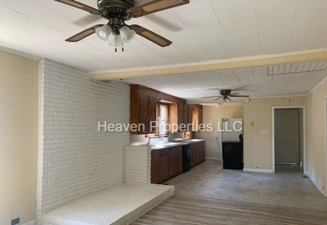 Foto del edificio - Charming 2BR/2BA Home with Large Yard, Shed