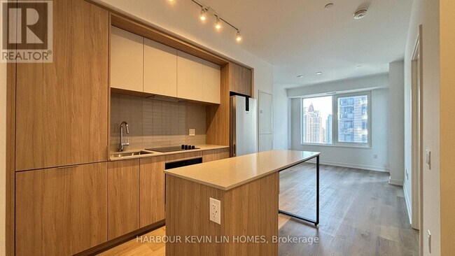 Photo du bâtiment - 395 Square One Dr