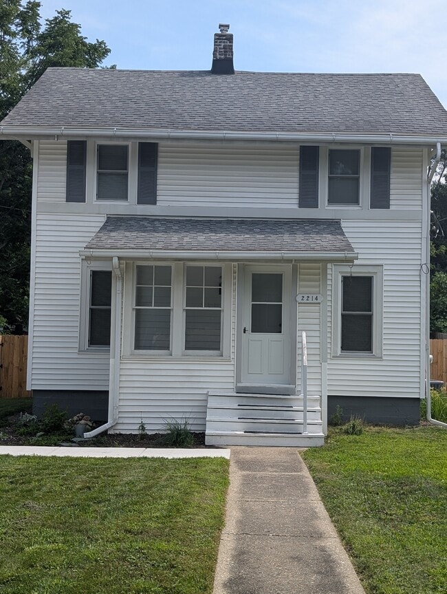 Building Photo - 2214 Hamilton Rd