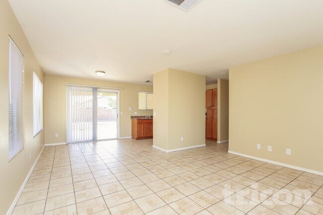 Foto del edificio - 4127 W Solar Dr