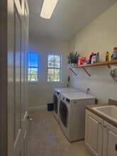 Building Photo - 9142 Cherry Oaks Ln